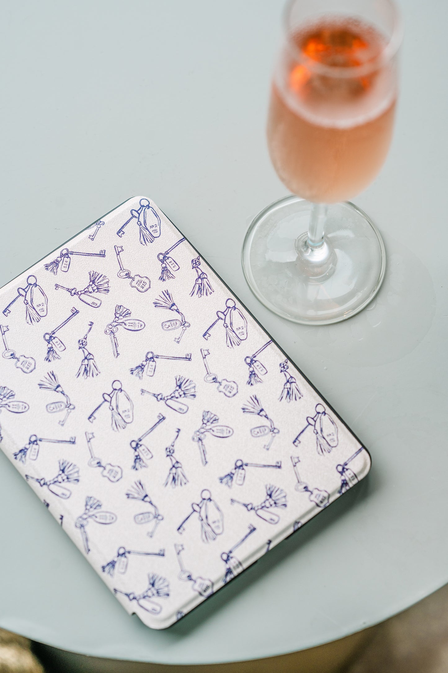 Suiteheart Inn Kindle Case