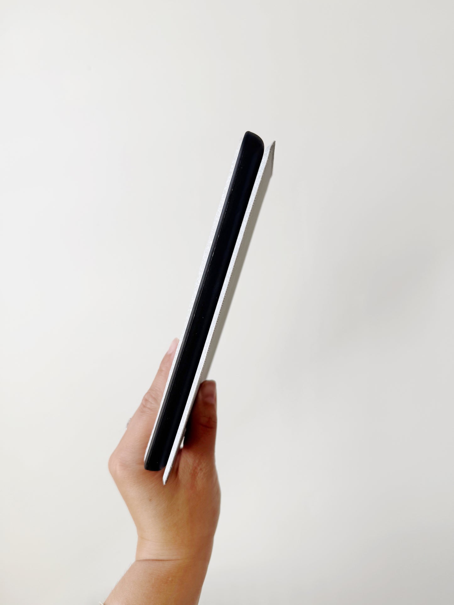 The Hamptons Kindle Case with Magnetic Back
