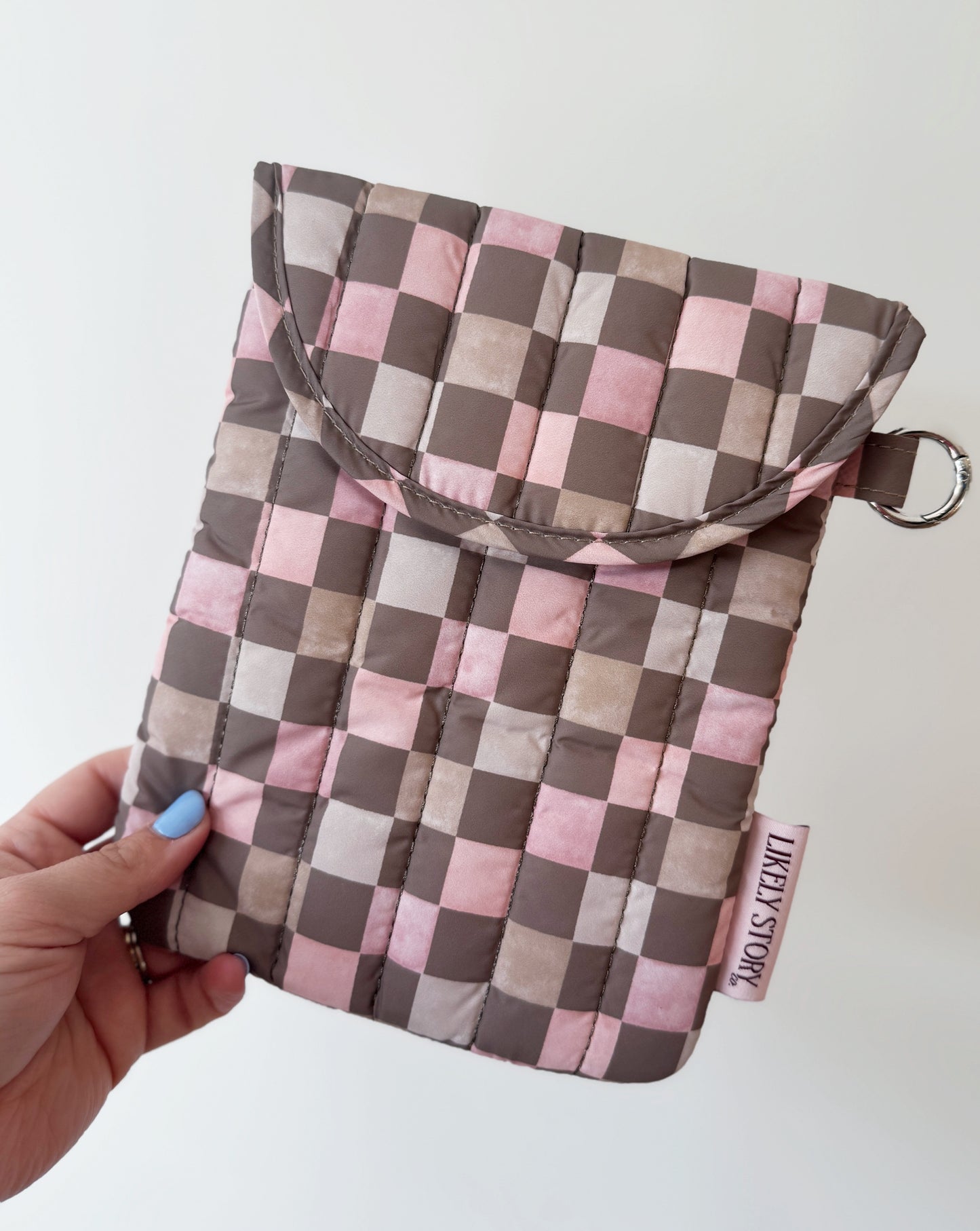 Sage Checkered E-Reader Puffer Sleeve